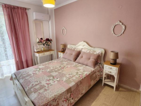 Queen Aspri apartment 3' min to the beach!